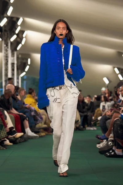 Look 24